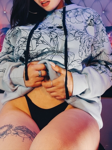 sharonscarllet Photo