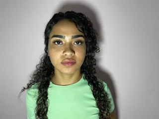 CuteeWoorlds18 Live Cam