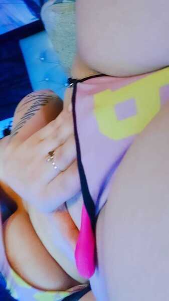 sharonscarllet Photo