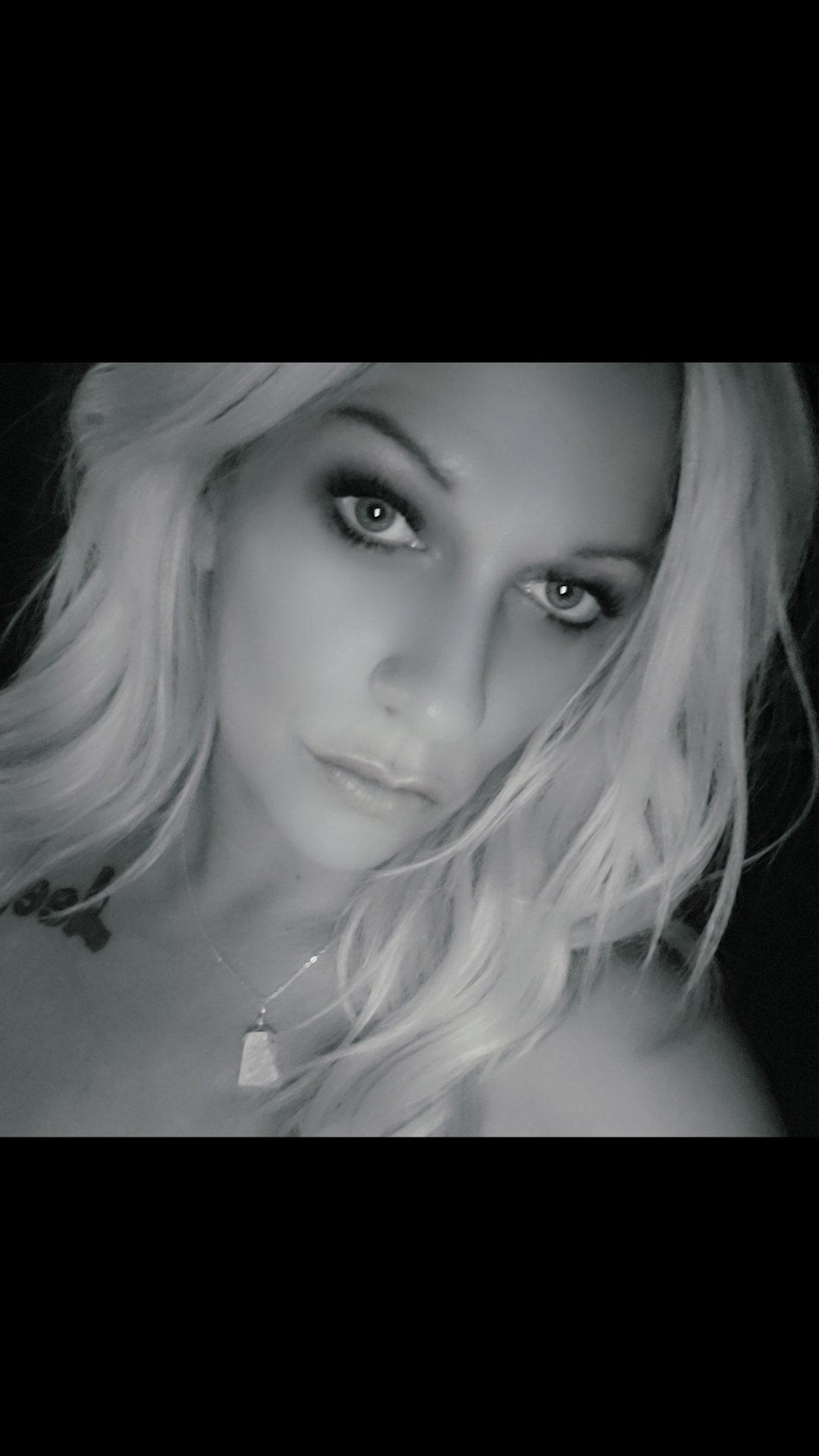RoxyMidnight Photo RoxyMidnight Photo