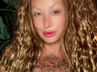 Queen_Suzie Live Cam
