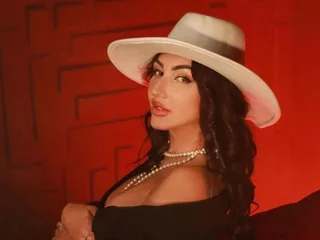SerayaLux Live Cam