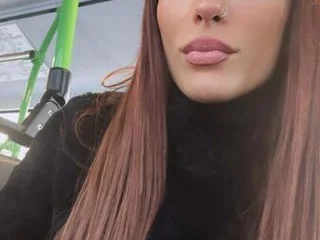 Blonde2be Live Cam