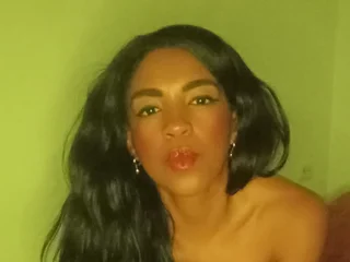 IssaKm Live Cam IssaKm Live Cam