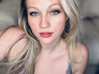 TheNaughtyNanny Live Cam