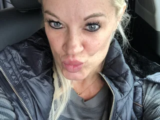 MuscleVixxxen Live Cam