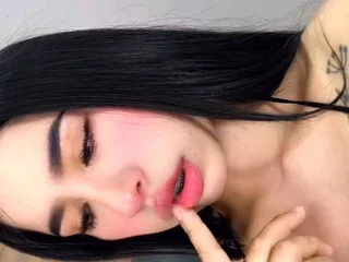 MiaFreya Live Cam