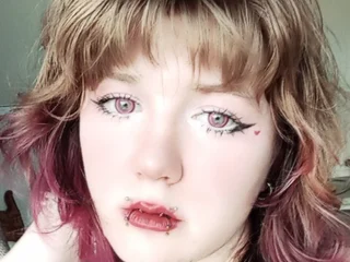 PiercedGoddessa Live Cam