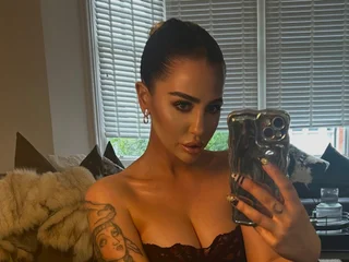 VelvetVonBlack_UK Live Cam