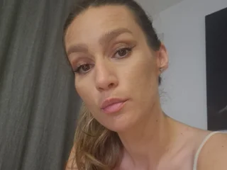 Adriana_May Live Cam