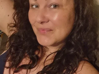 CurvyShyShonna Live Cam