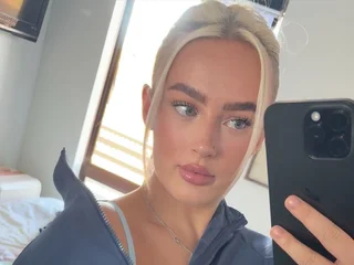 ToxicBlondie Live Cam