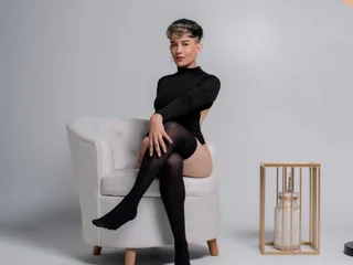 Zulyhenao18 Live Cam