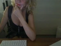 HotKinkyKiki Live Cam