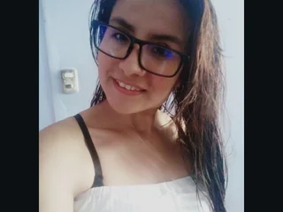 ShellyLoveLatin Live Cam