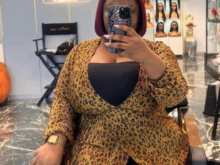 BustyDee100 Live Cam