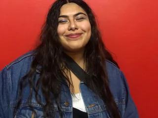 EmilyloveLat Live Cam