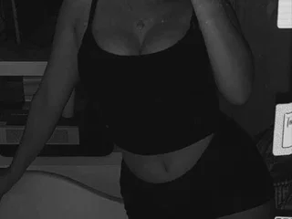 LadyofYourDreams19 Live Cam