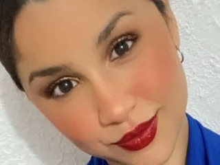 AnnieCarries Live Cam