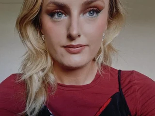 EmiWinters23 Live Cam