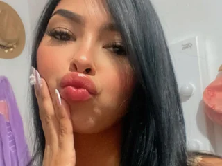 IsabellaLyn Live Cam