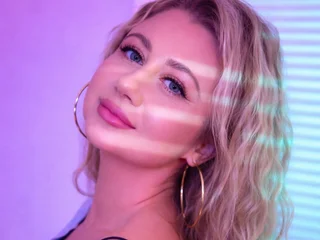 BlondieEve Live Cam