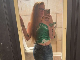Poisonivyy95 Live Cam