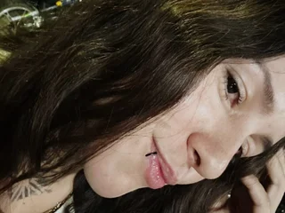 Shely_cratzon70 Live Cam