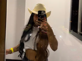 LinnaValenciia Live Cam